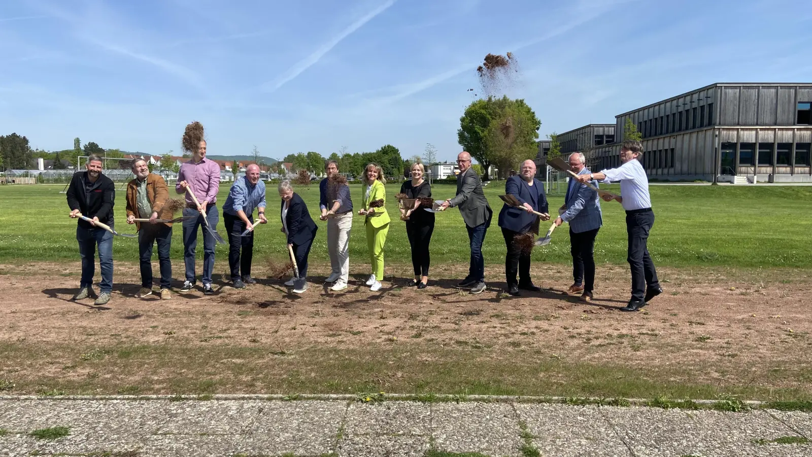 Der erste Spatenstich ist gemacht, der letzte soll im Herbst diesen Jahres die Anlage fertigstellen. (Foto: ste)