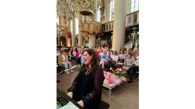 Steffi Feindt am Flügel. (Foto: privat)