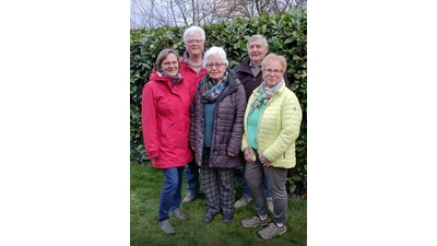 Auf dem Bild sind zu sehen (von rechts nach links) Irene Meyer,&nbsp;Karl-Heinz Bröter,&nbsp;Margret Harting sowie Ulrich und Bettina Backhaus. (Foto: nd)