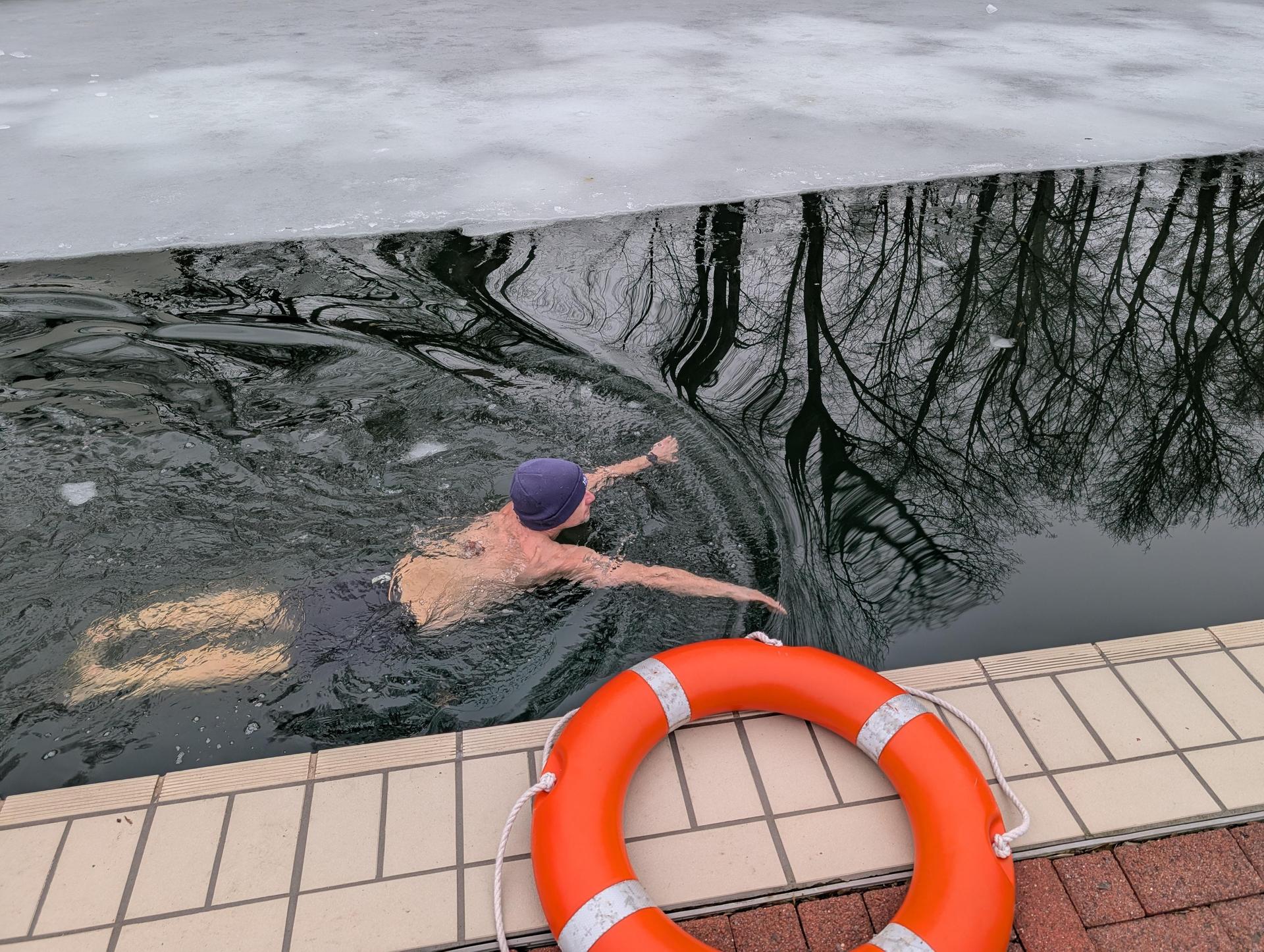 Das Eisschwimmen fand zahlreiche Mitmacher. (Foto: Stadt Obernkirchen)