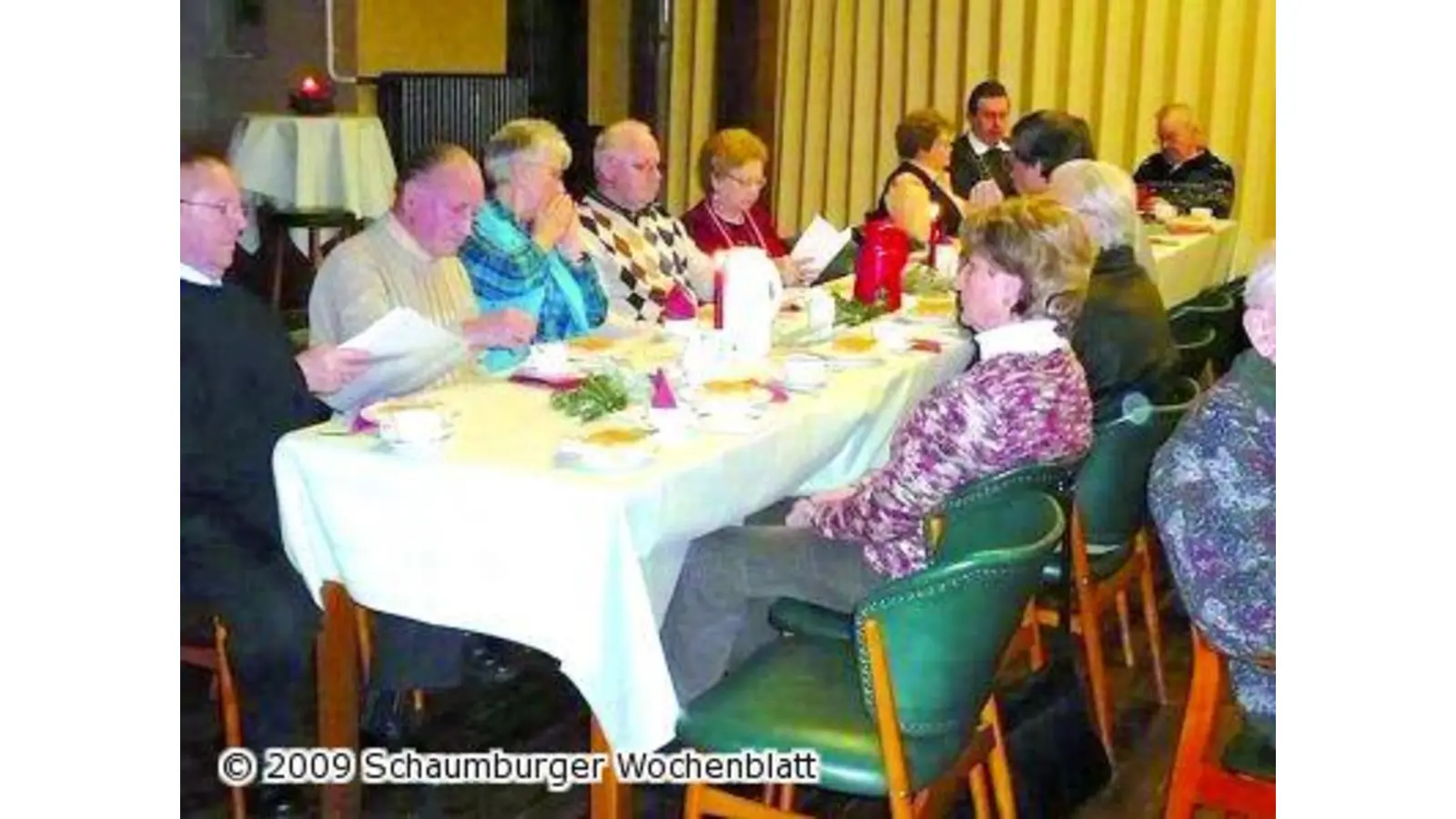 Mitglieder erfreuen sich am Gesang (Foto: red)