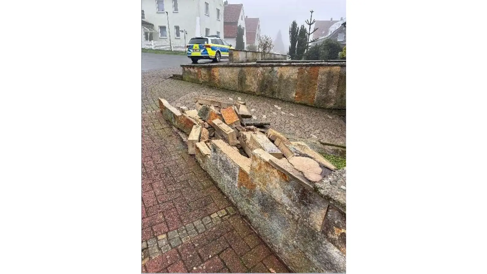Beschädigte Sandsteinmauer. (Foto: Privat)
