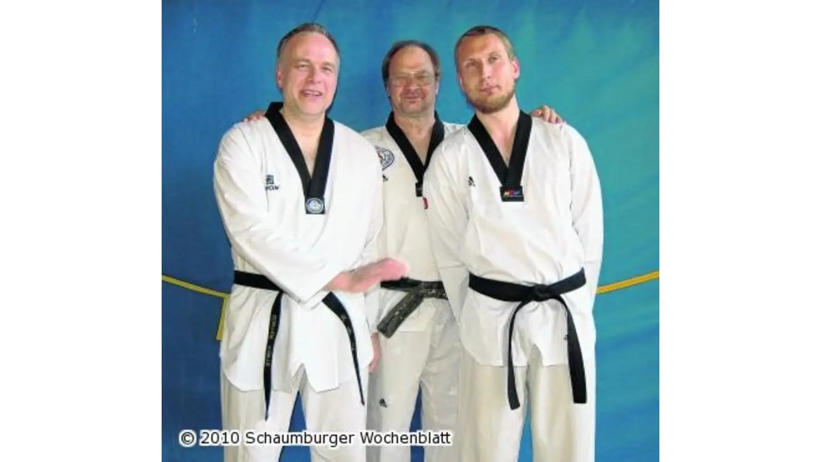 Zwei neue Schwarzgurte beim TSV (Foto: red)