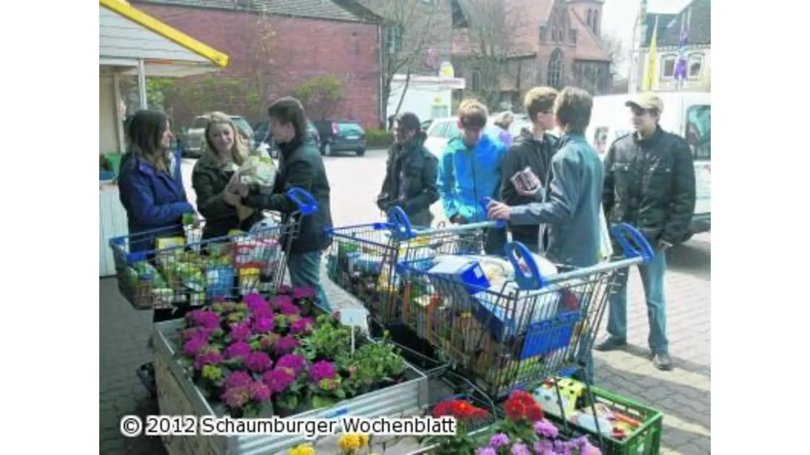 Die Jugend bittet für Bedürftige (Foto: al)