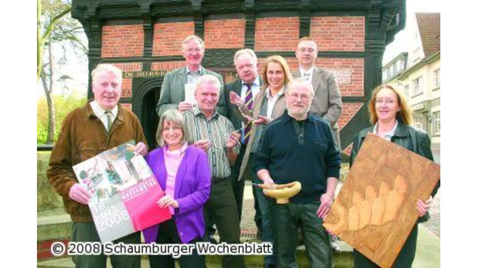 Aus Holz entstehen Bilder (Foto: bb)