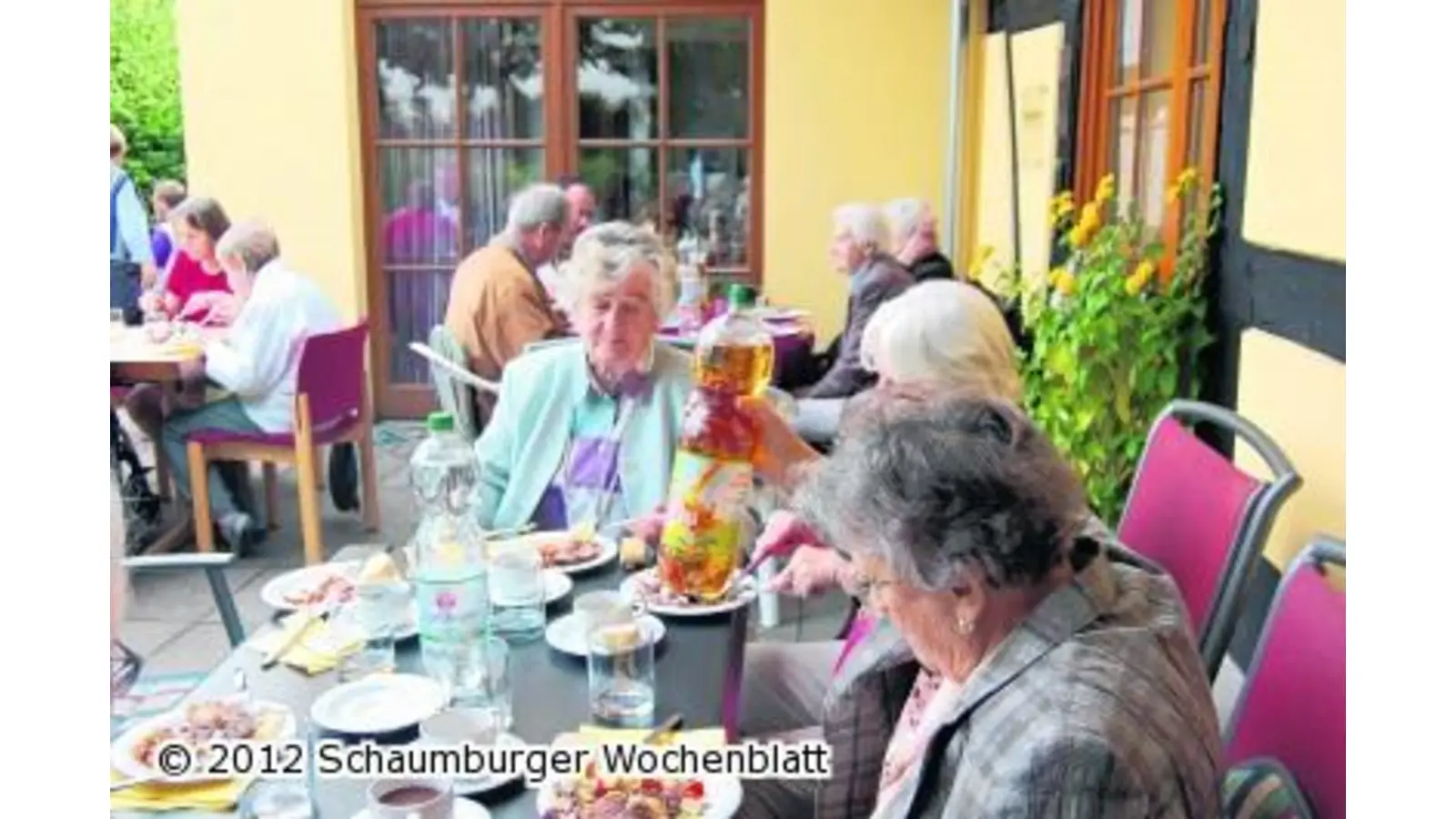 Zwei Grillmeister lassen nichts anbrennen (Foto: red)