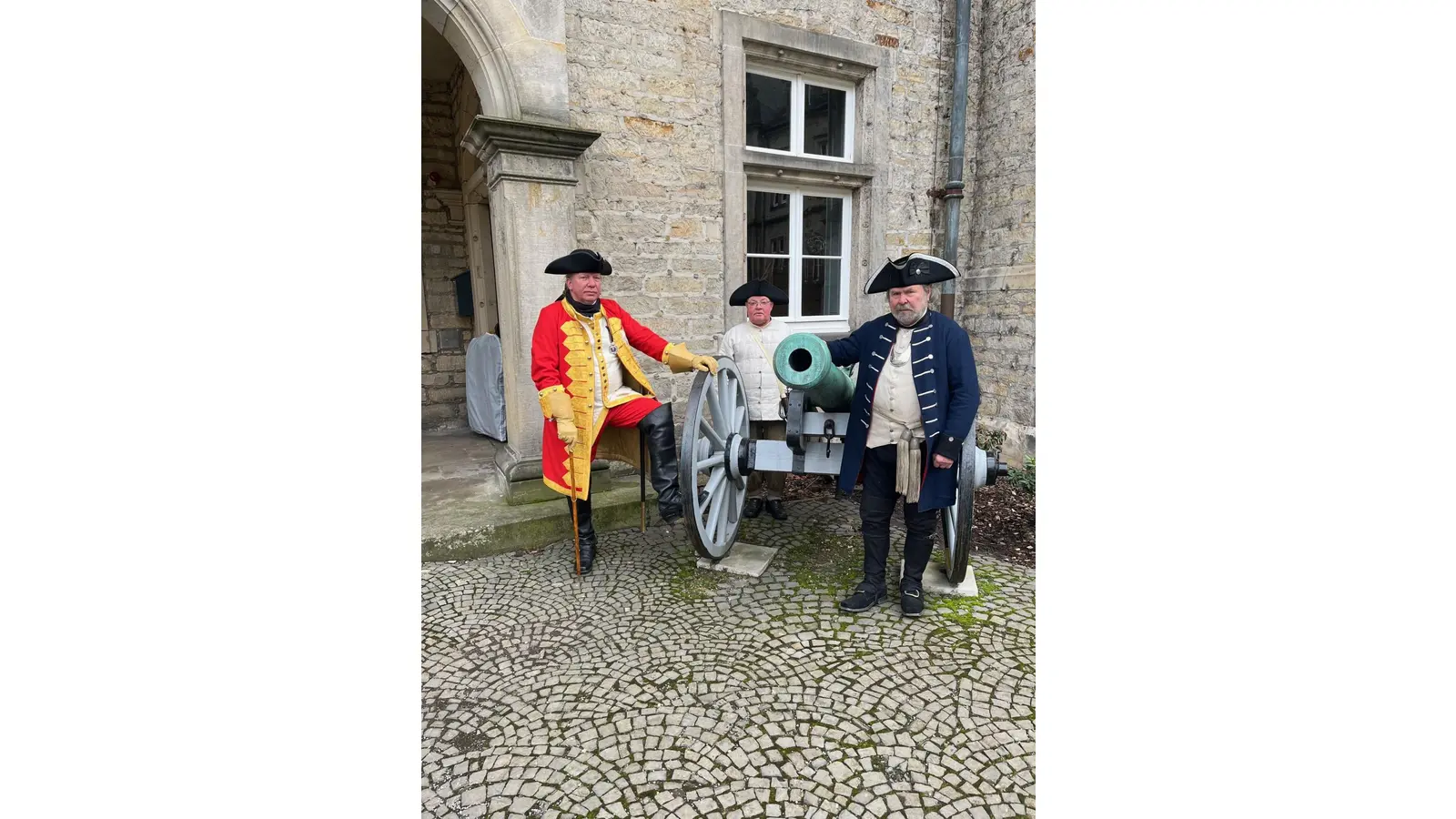 Graf Wilhelm mit Gefolge am Schloss Bückeburg.  (Foto: nd)