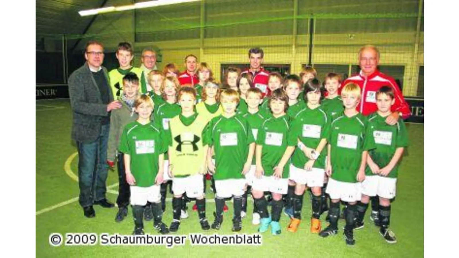 Hannover 96-Sportdirektor besucht fußballhungrige Nachwuchskicker (Foto: bb)