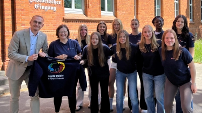 Fahren nach Berlin: Die Mädchen der U16 Mannschaft des Hölty-Gymnasiums. (Foto: privat)