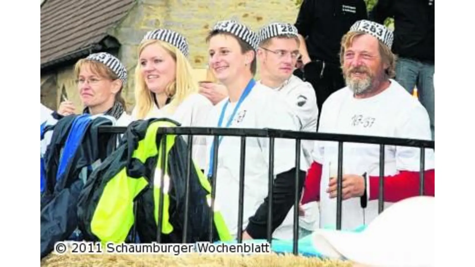 14 Erntewagen ziehen durch das Dörfchen (Foto: wtz)