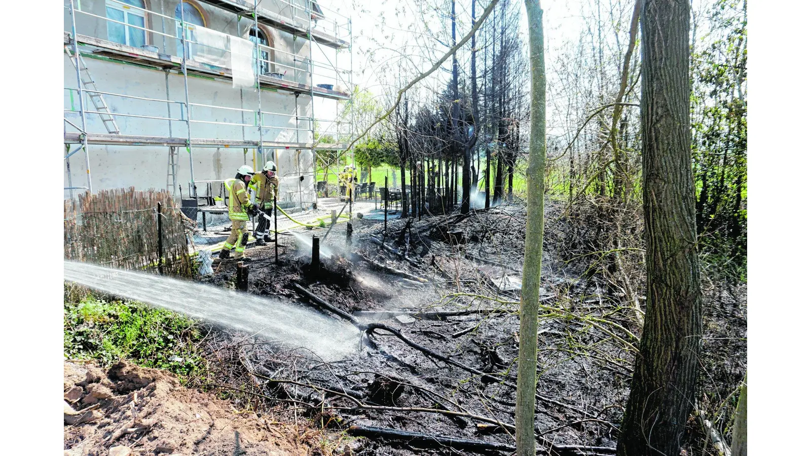 Schnelles Eingreifen verhindert Gebäudebrand (Foto: jb)
