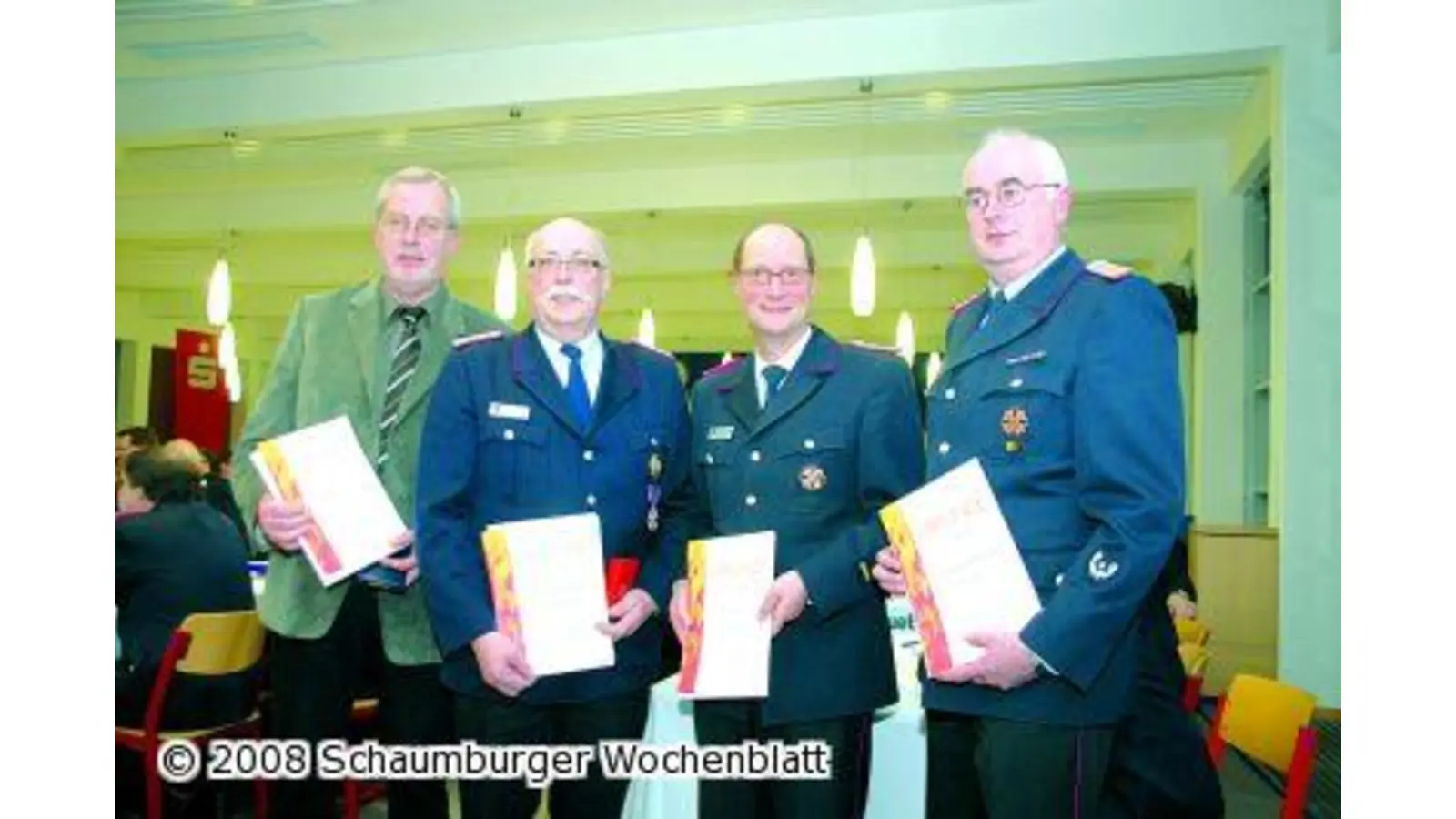 Hohe Auszeichnungen für drei Kameraden (Foto: ih)