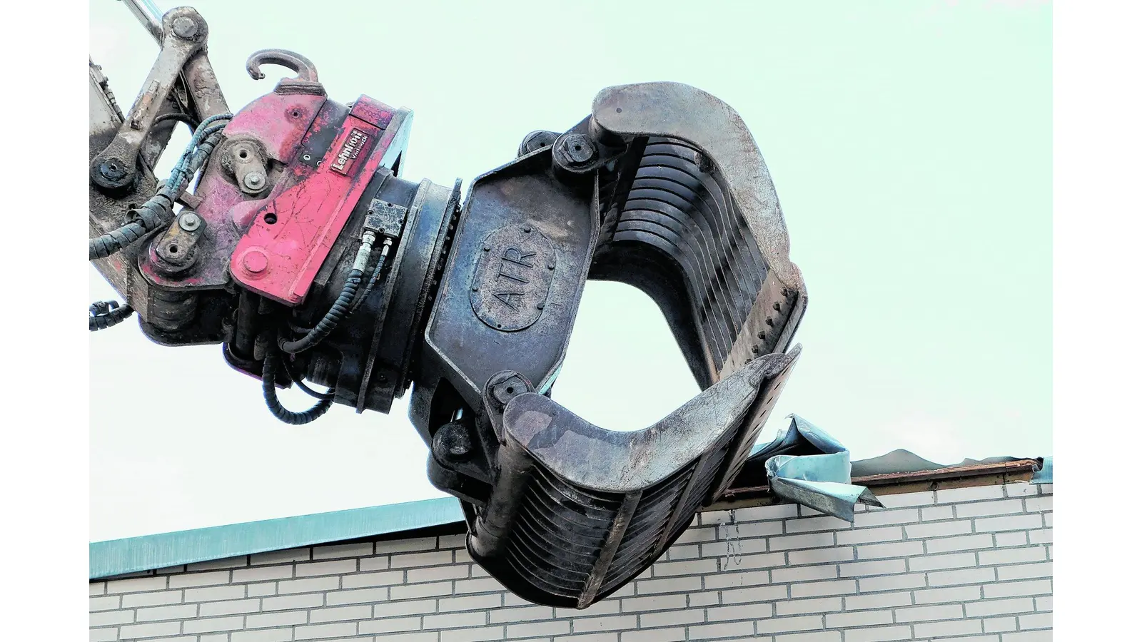 Endlich rollt der Bagger an (Foto: jl)