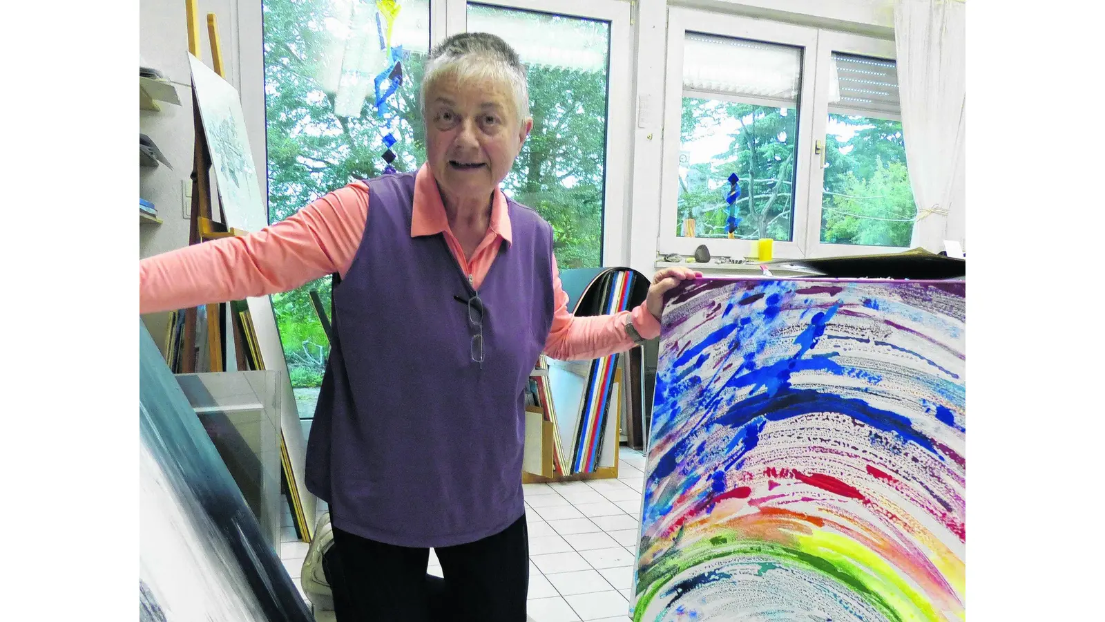 Eine Malerin verschenkt ihre Kunst (Foto: red)