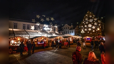 Auch in diesem Jahr wird es wieder weihnachtliche Illuminationen auf dem Marktplatz geben.  (Foto: Razzifoto)