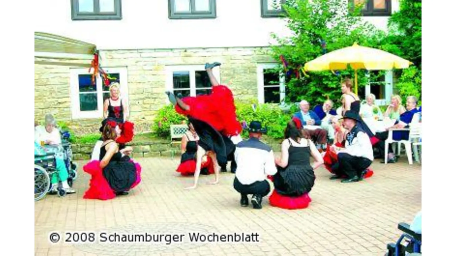 Menschen und Tiere gehen auf Tuchfühlung (Foto: red)