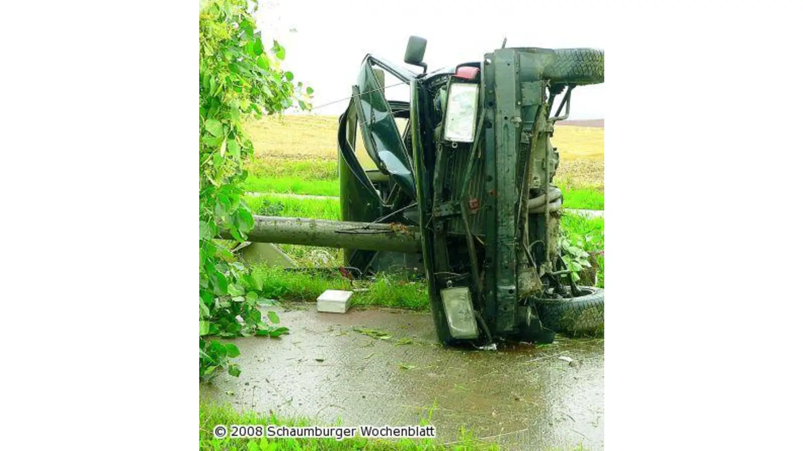 Nur um Zentimeter verfehlt ein Baumstamm den Kopf (Foto: al)