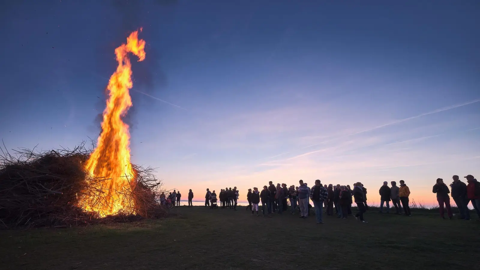 Osterfeuer in der Region. (Foto: Bild von floerio auf Pixabay)