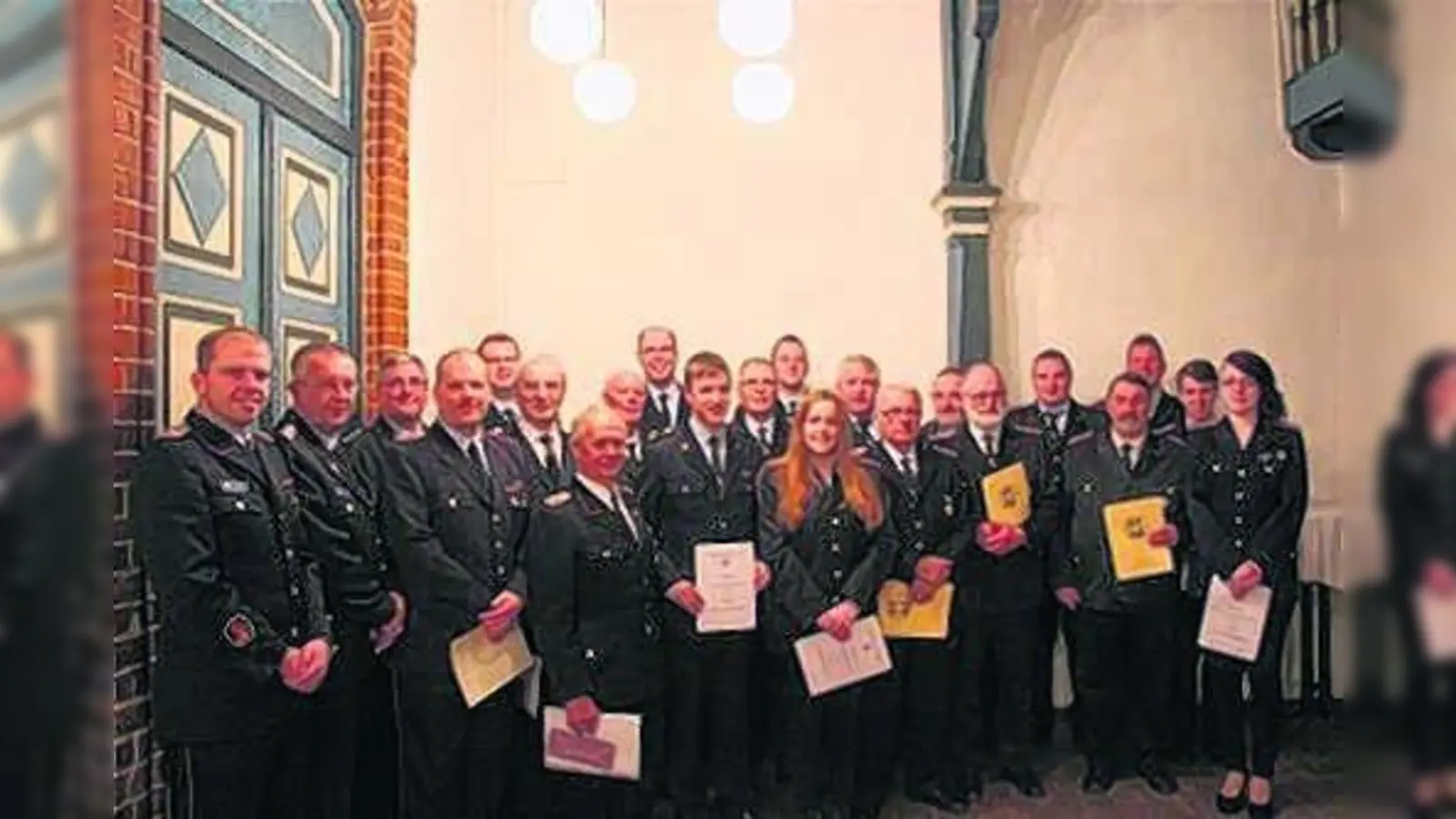 Zahlreiche Auszeichnungen bei der Feuerwehr (Foto: jan)