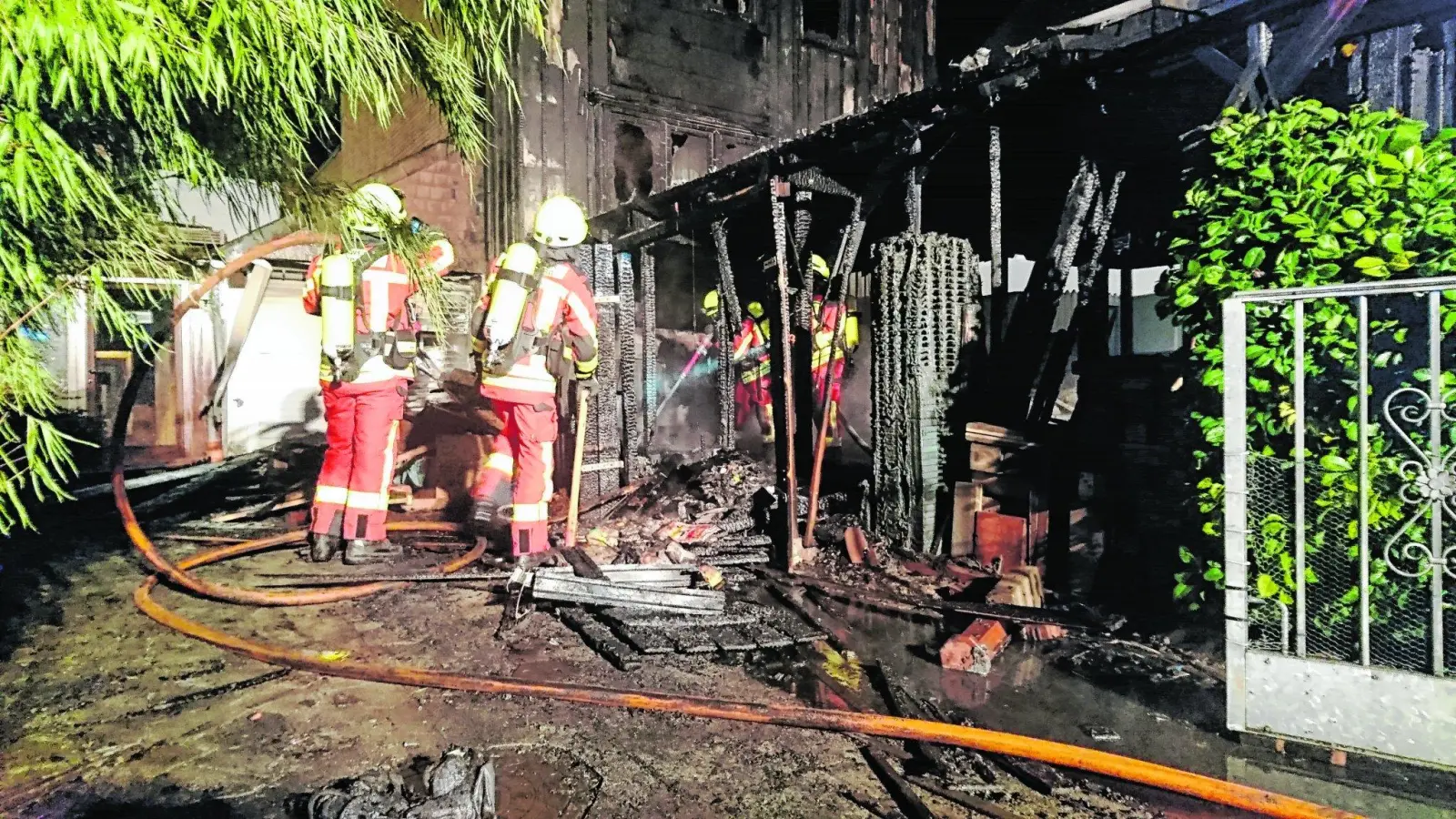 Carport-Brand greift auf Haus über (Foto: em)