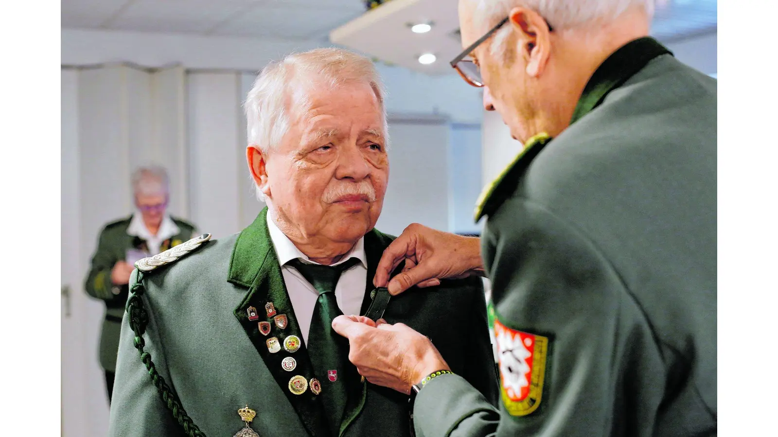 Überraschung im Konfettiregen für eine Hohnhorster Schützin (Foto: red)