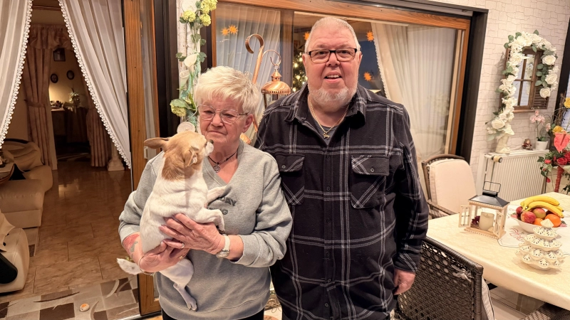 Christine und Heinz Pohl heute: Ein schönes Zuhause, ihre Tiere und Autos prägen ihren <br>Tagesablauf.  (Foto: ste)