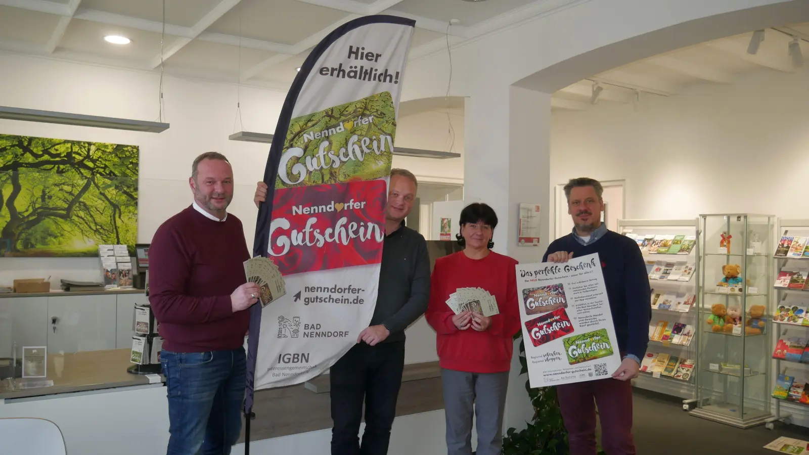 Gemeinsam den erfolgreichen Geschenkgutschein ins Leben gerufen: Franz-Josef Andert (IGBN e.V.) (v.li.), André Lutz (KurT e.V.), Maren Hünecke (IGBN e.V.) und Marcus Feuerstein (Citymanagement Bad Nenndorf). (Foto: gk)