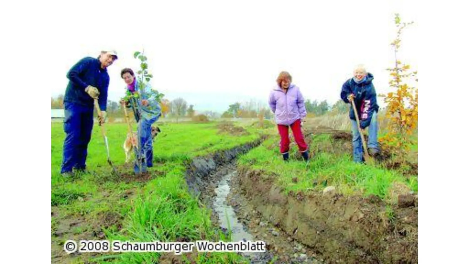 Jetzt schlängelt sich der Graben wieder offen durch die Natur (Foto: red)