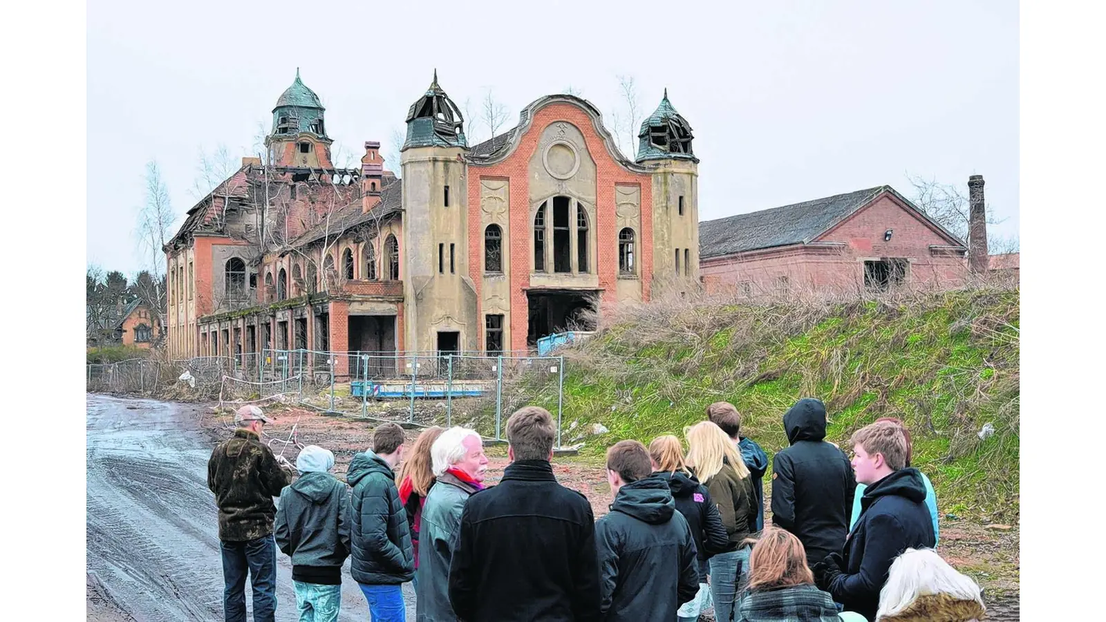 Schrägaufzug und öffentlicher Obstgarten (Foto: bb)