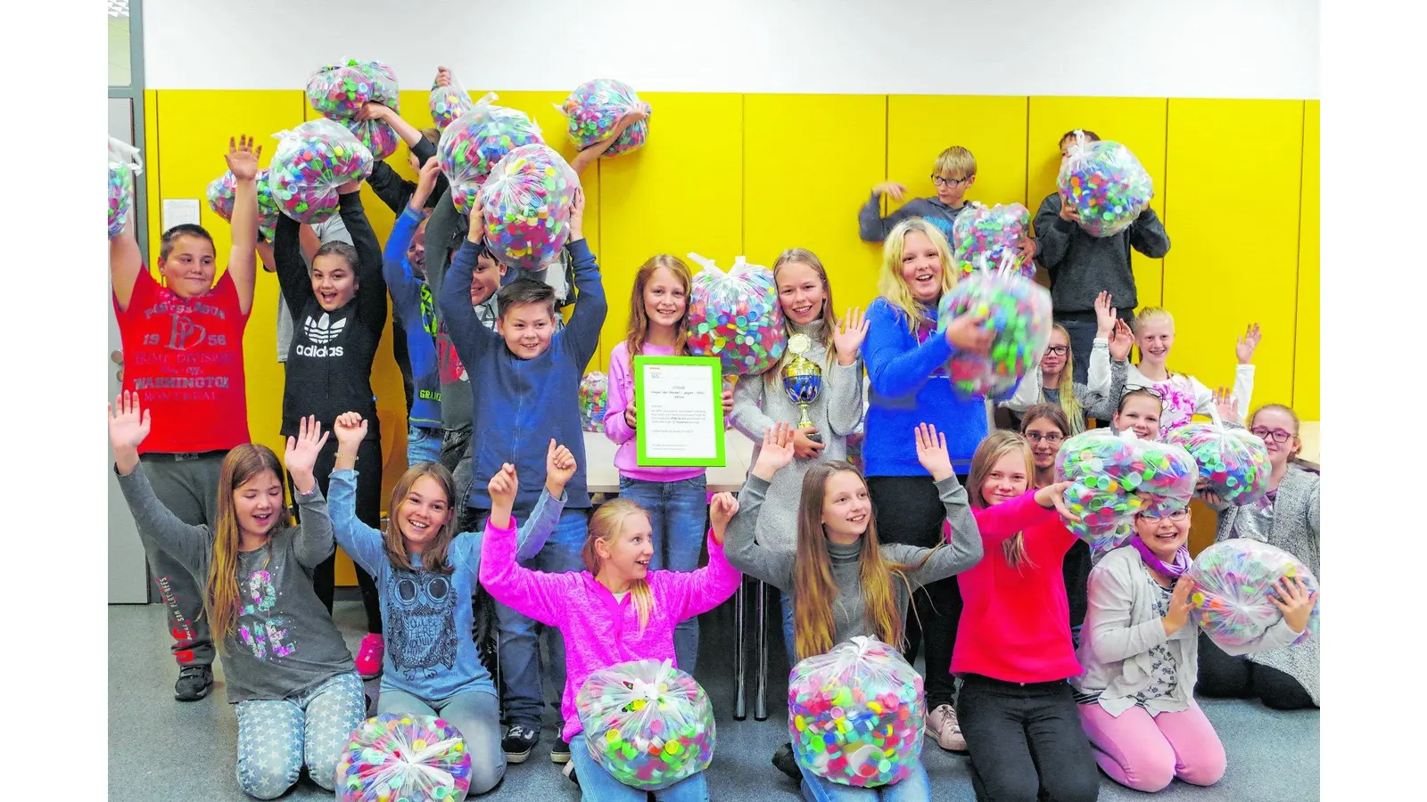 Tausende Plastikdeckel gegen Kinderlähmung (Foto: jl)