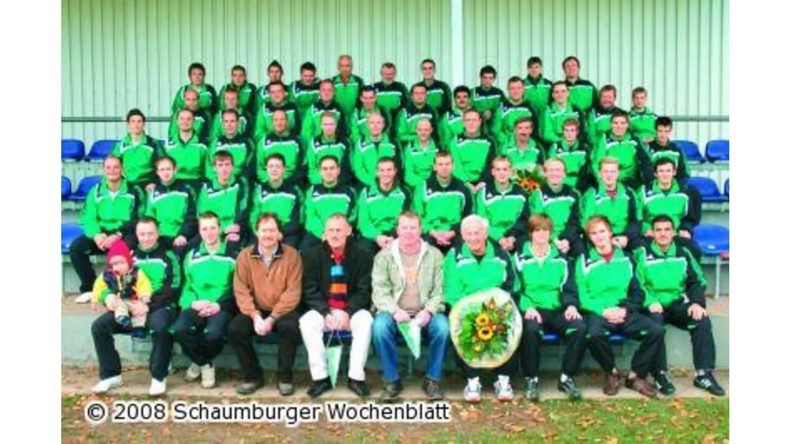 Neue Trainingsanzüge für drei Herren-Mannschaften des TSV (Foto: wtz)