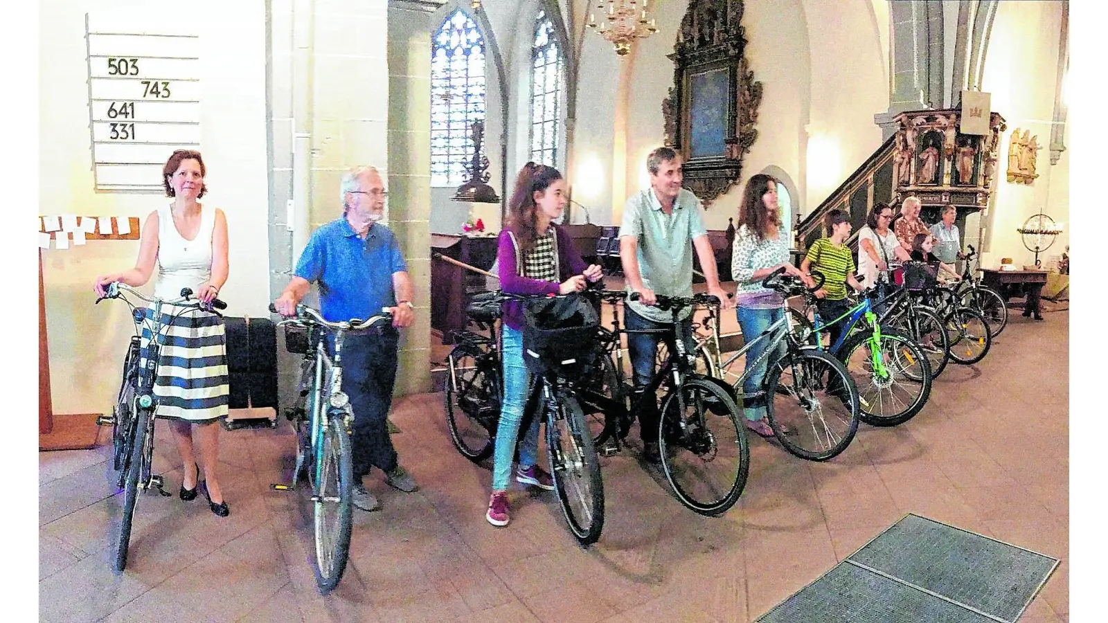Mit dem Drahtesel in der Kirche (Foto: red)