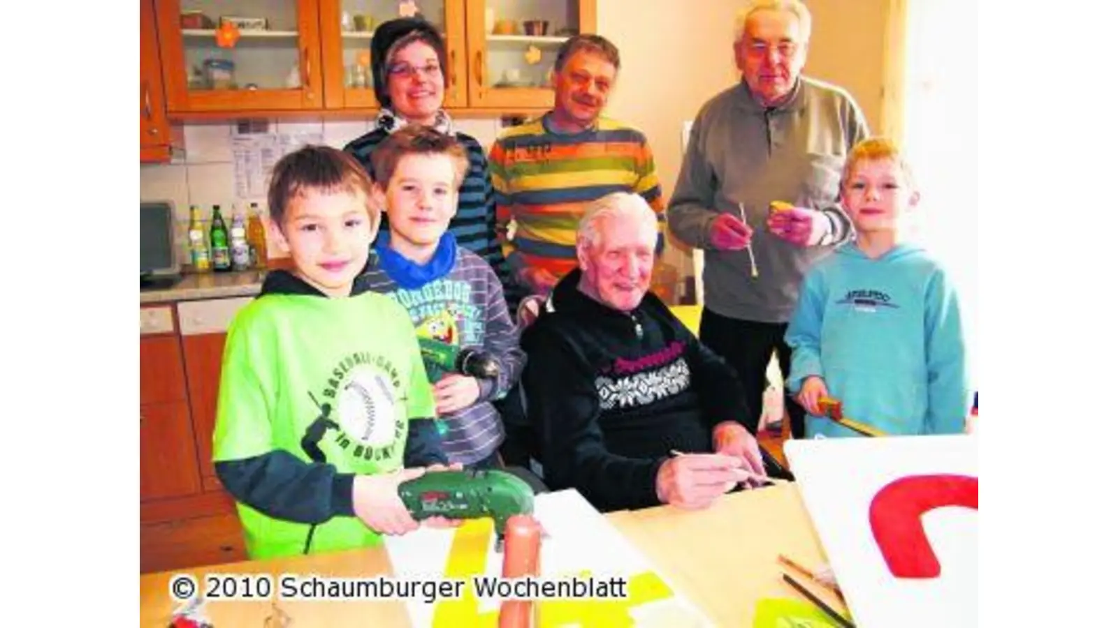 Gemeinsames Werken von Alt und Jung (Foto: red)