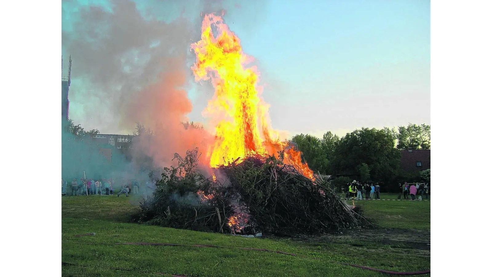 Osterfeuer lodern bei den Feuerwehren (Foto: gr)