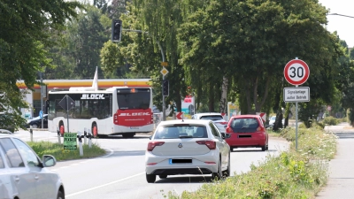 Seit Wochen außer Betrieb: Die Ampel an der Kreuzung B441/Hannoversche Straße. (Foto: tau)