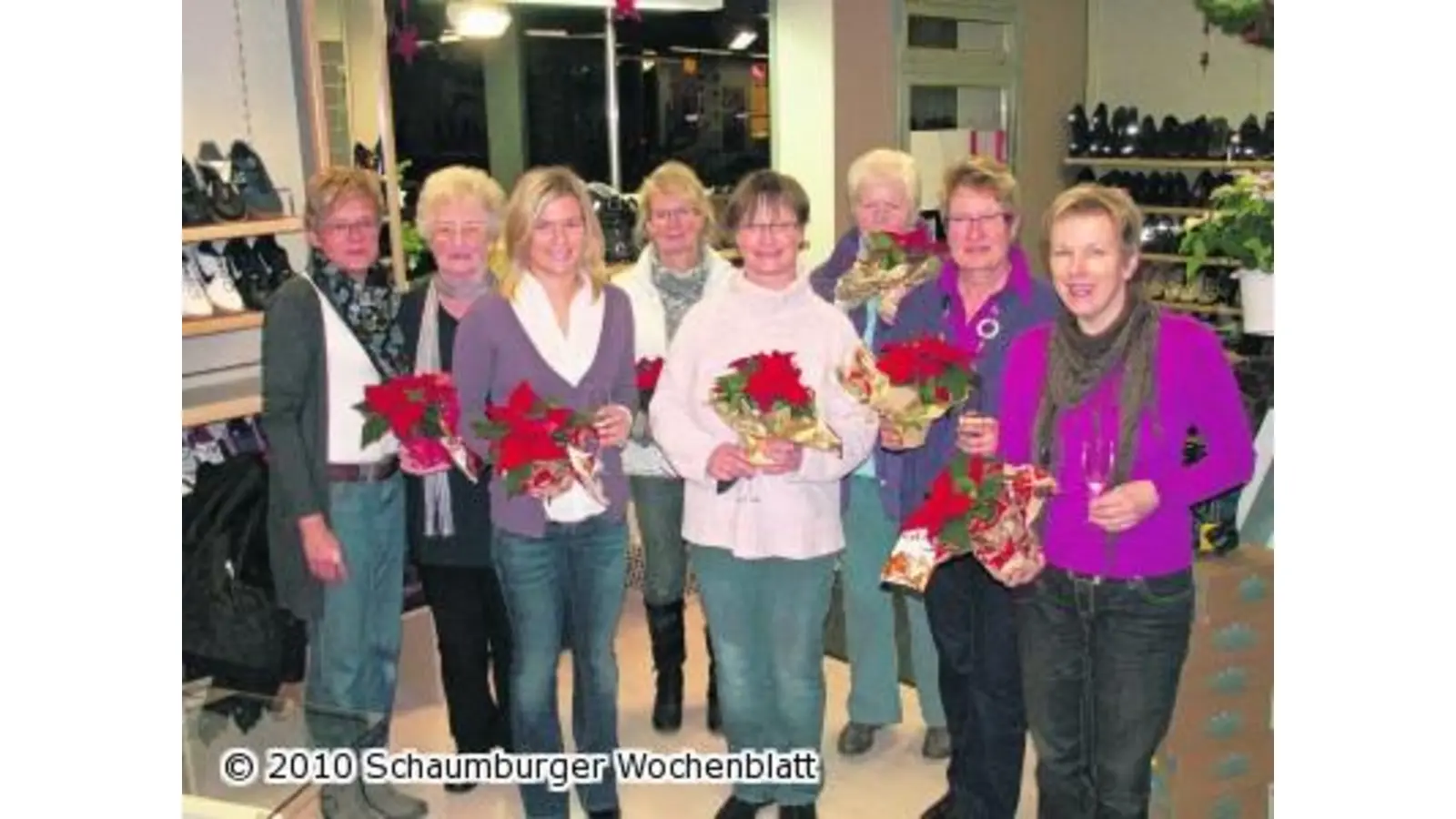 Schuhhaus Knoche überreicht Gutscheine (Foto: mk)