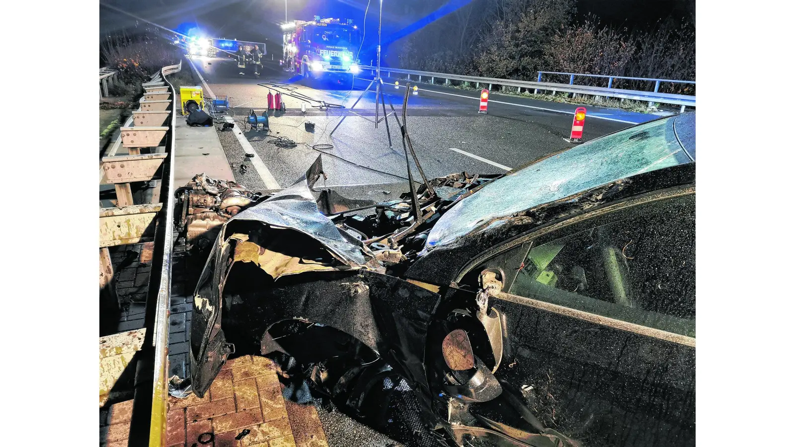 Karambolage mit Dieselleck (Foto: cs)