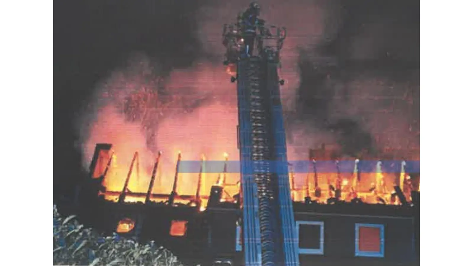 Dachstuhlbrand in Porta Westfalica-Vennebeck. (Foto: Polizei)