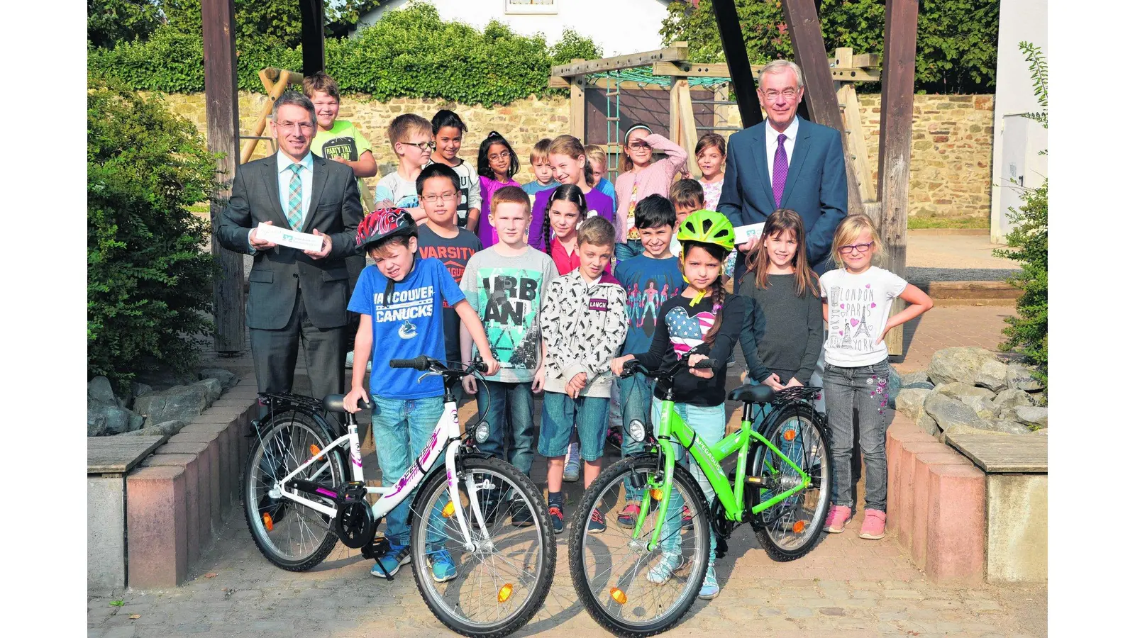 Ein grünes und ein weißes Pegasus für Grundschüler (Foto: ste)