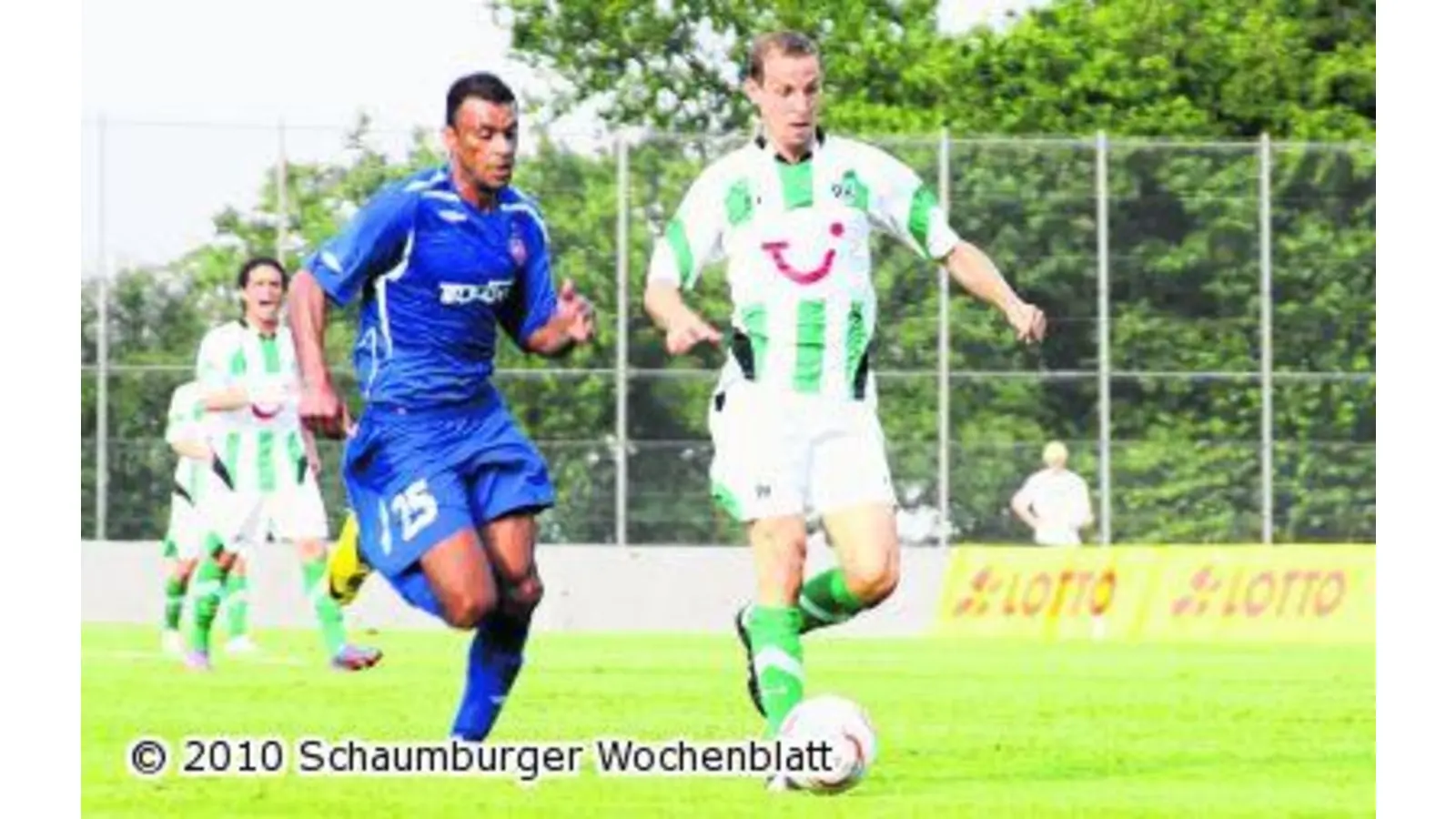 Hannover trifft vier Mal im ersten Testspiel vor 1560 Fans im August-Wenzel-Stadion (Foto: bb)