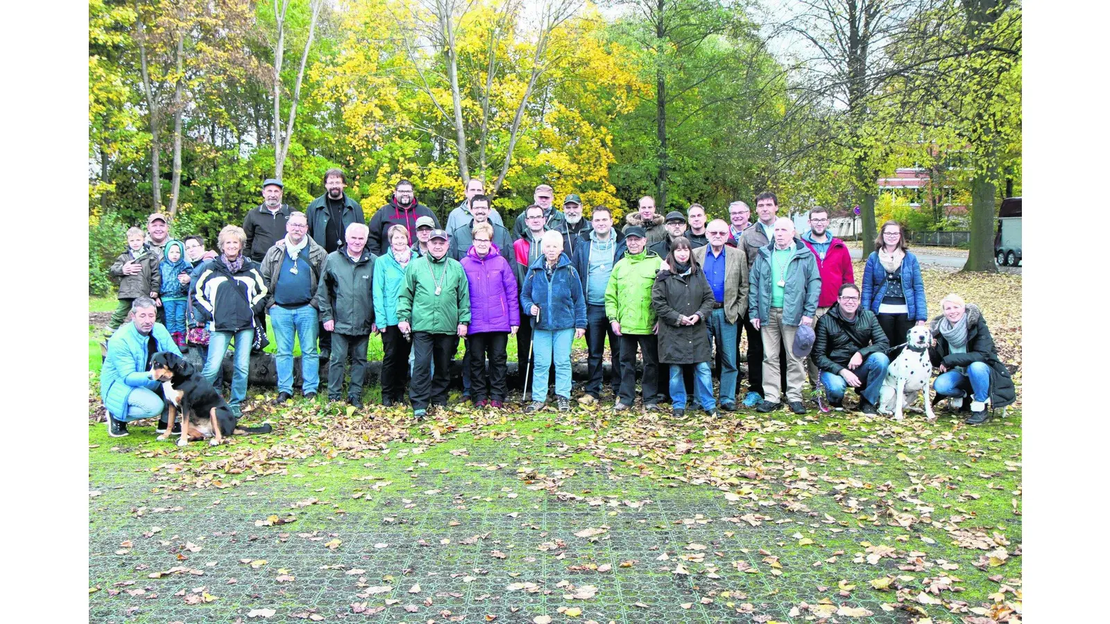 Rottbrüder wandern durch die Feldmark (Foto: bb)