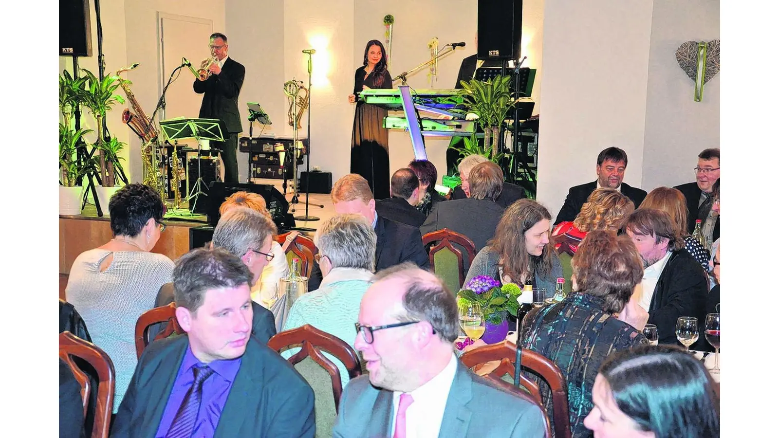 Partystimmung und köstliche Speisen (Foto: red)