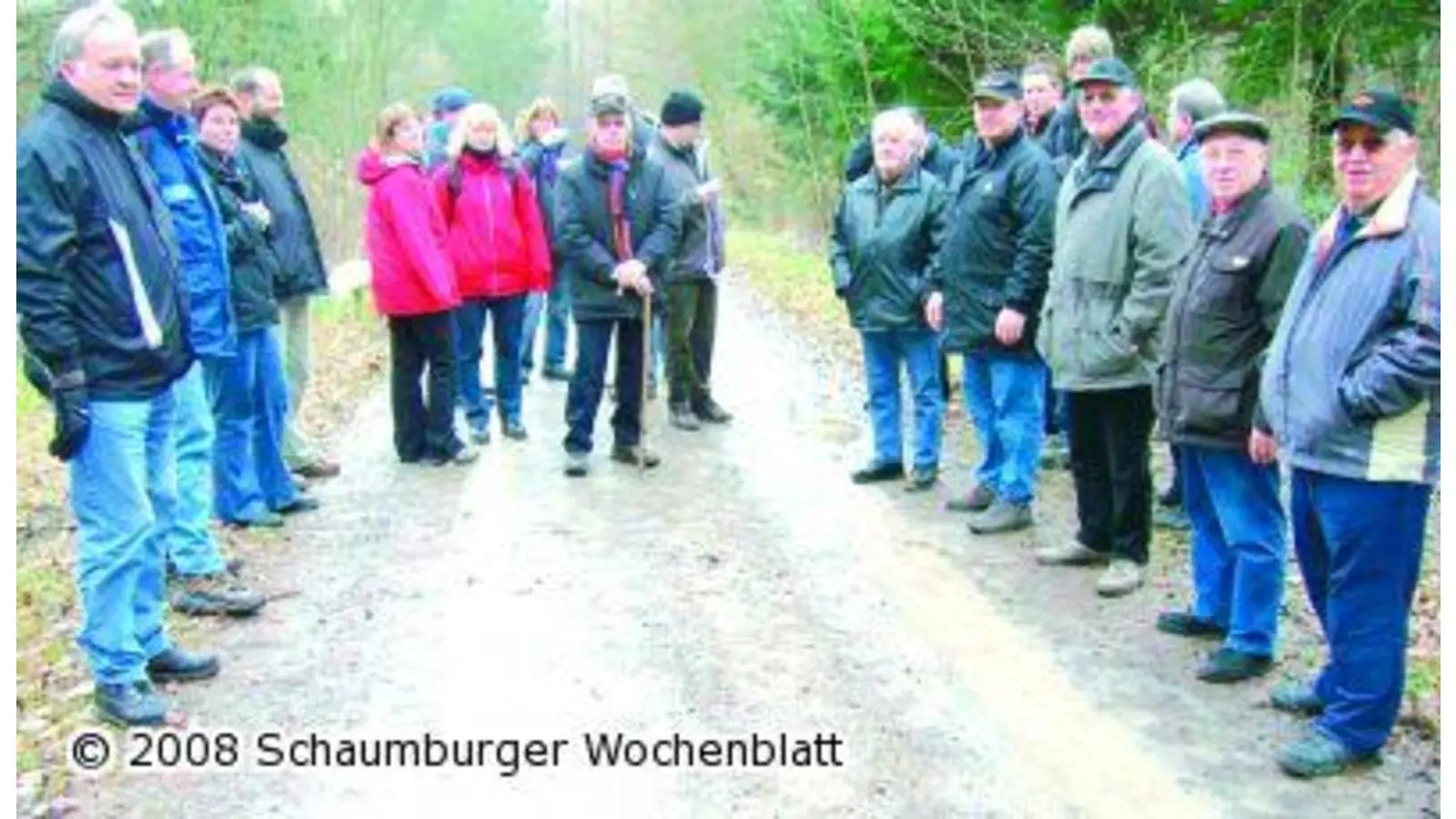 Kameraden durchforsten den Deister (Foto: red)