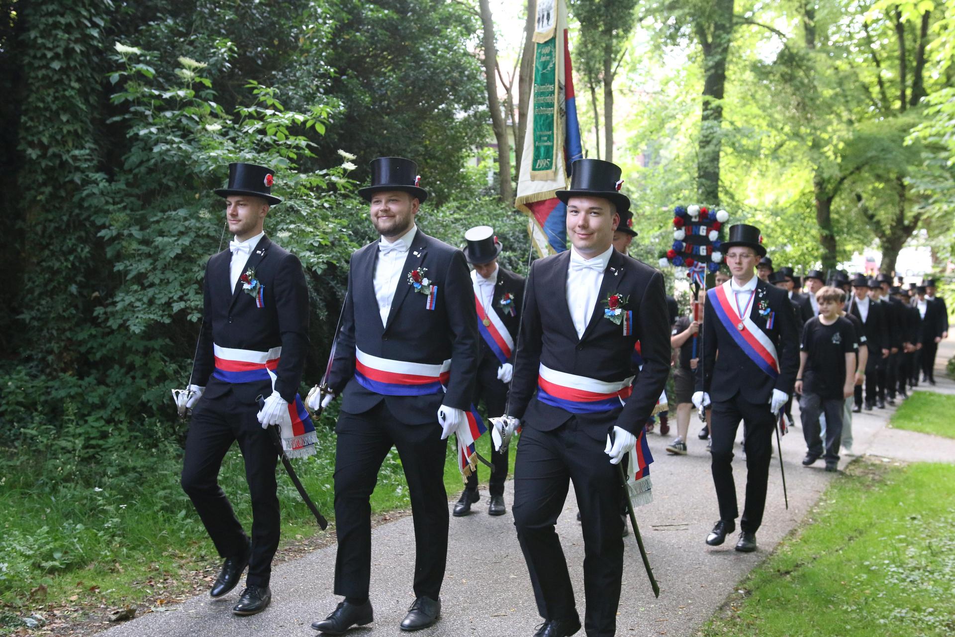 Die Stadthäger haben am Mittwoch den Start des Schützenfestes fröhlich gefeiert.  (Foto: bb)