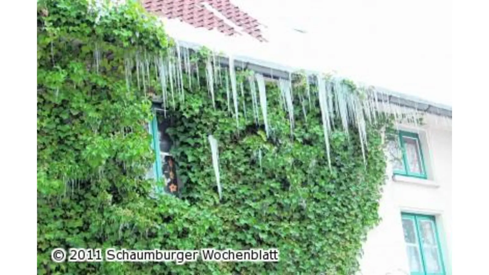 Gefährliche Geschosse Stadt mahnt die Beseitigung von Eiszapfen an (Foto: ste)