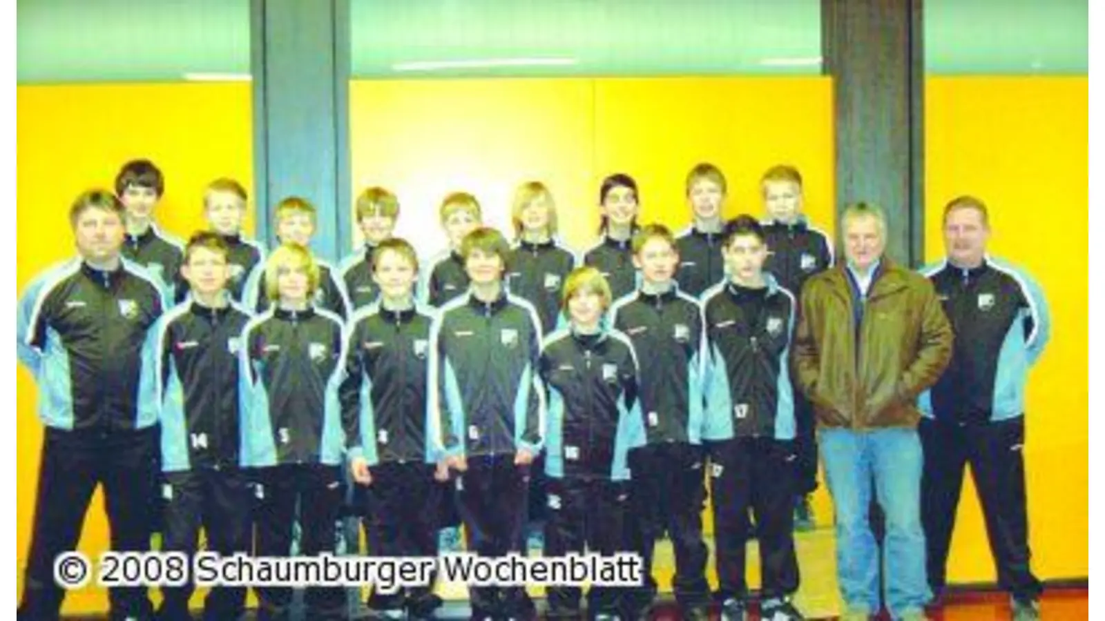 C2-Jugend läuft in neuen Trikots auf (Foto: bb)