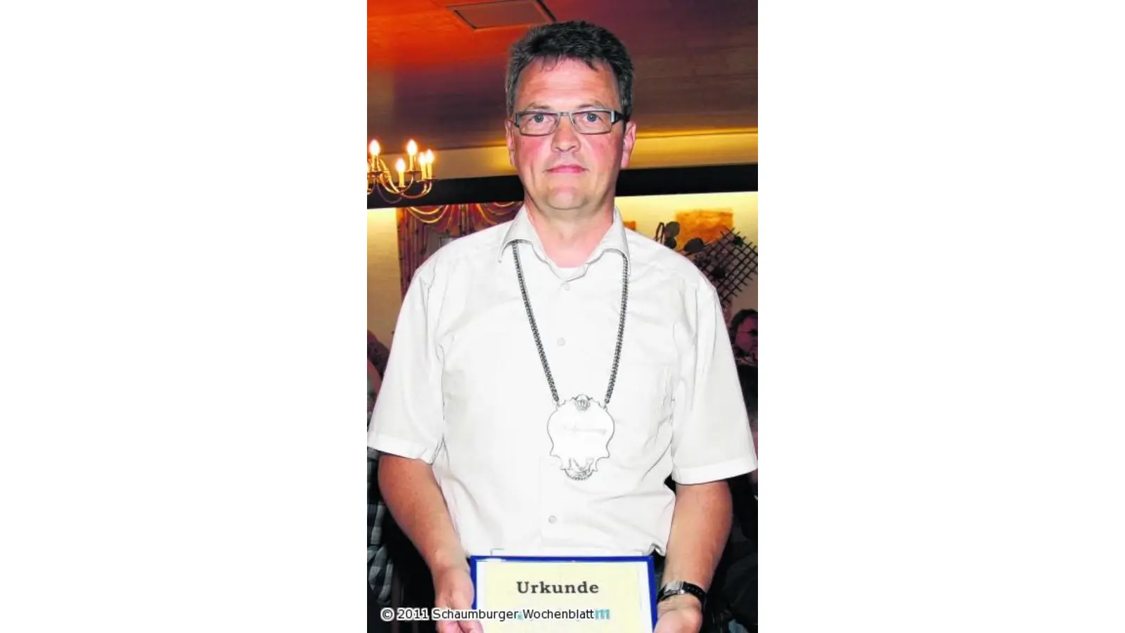 Rolf Harmening ist erster Matjeskönig mit Kette (Foto: wtz)