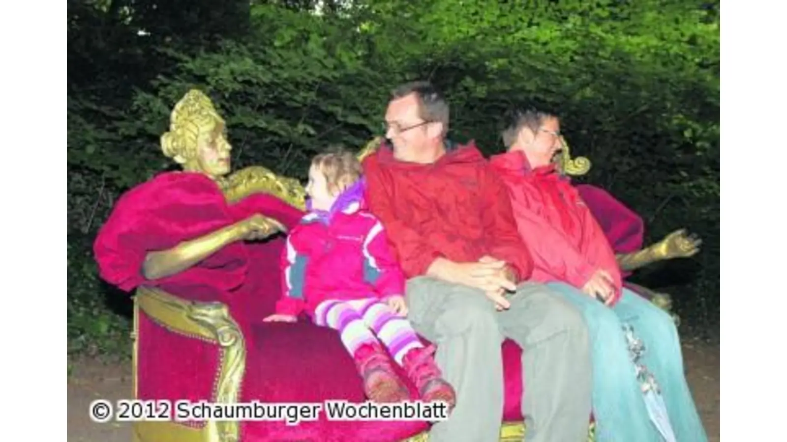 Der Regen weicht Künstler und Besucher ein (Foto: bb)