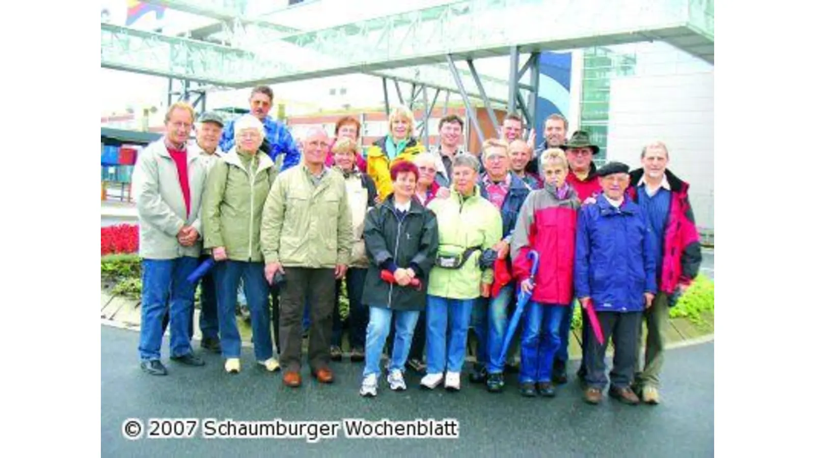 Wanderer besichtigen Meyer Werft (Foto: red)