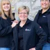 Die Aktion „lieber uncool als tot“ entstand dadurch, dass wir zu einer Familie in Rolfshagen gerufen wurden, da die Tochter der Familie nach einem E-Scooter-Unfall schwerstverletzt auf dem Bürgersteig gefunden wurde. Weder ist die Unfallursache bekannt, noch ist eine Prognose für den weiteren Gesundungsverlauf verfügbar.<br>Die Verzweiflung der Eltern, die Belastung für die gesamte Familie, der notwendige Umbau des Hauses für die bewegungseingeschränkte Tochter, die finanziellen Belastungen für die Familie, die trotz einer hohen Spendensumme, noch ganz erheblich sind, haben mir aufgezeigt, wie fragil unser Leben ist, insbesondere, wenn die Einsicht der Jugendlichen E-Scooter-Fahrer auf sinnvolle Schutzausrüstungen nicht vorhanden ist.<br>Wir als Eltern wollen den Jugendlichen mit dem Kauf eines E‑Scooters ein Stückchen zusätzliche Mobilität ermöglichen, und es war nie die Rede davon, dass sich durch einen möglichen Unfall das Leben einer ganzen Familie verändert. <br>Nur durch Schutzbekleidung. Fahrsicherheitstraining und Basiswissen über Verkehrsregeln und dem richtigen Umgang im Straßenverkehr ist es möglich, derartige Schicksale zu minimieren. <br>